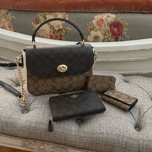 Like new Coach Reverse Monogram Crossbody handbag with wallet,card & key holder!